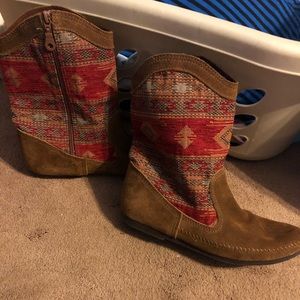Minnetonka western boots size 9